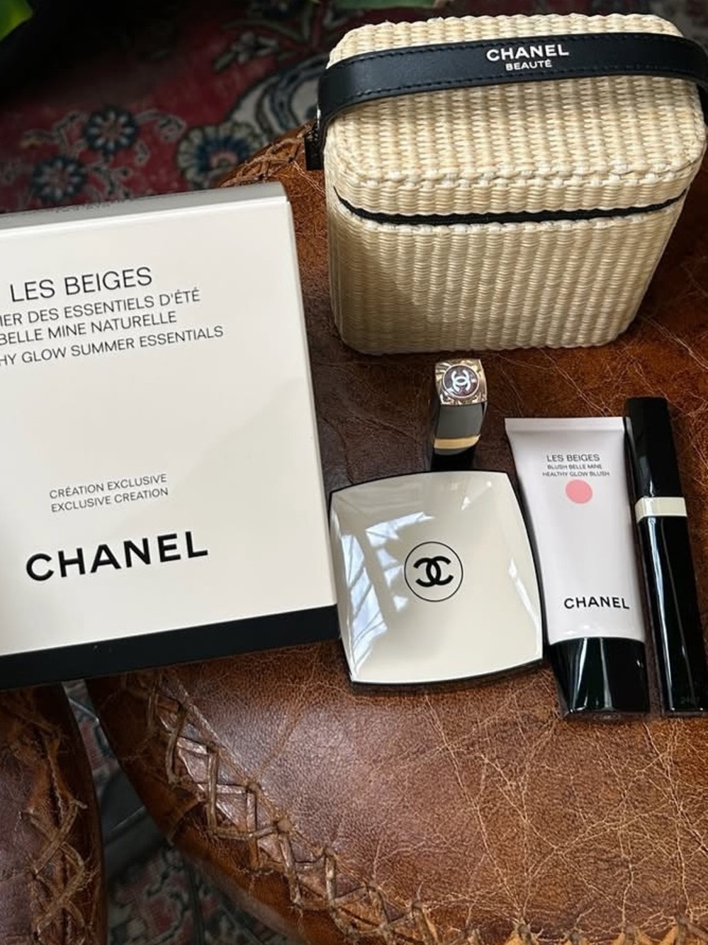 CHANEL Les Beiges Cosmetic Set in White, Black & Beige